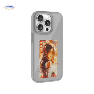 coque iphone e-ink nfc coloris gris avec portrait de femme personnalisé sur l'écran