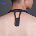 correcteur de posture porté par un utilisateur, vue arrière sur la nuque