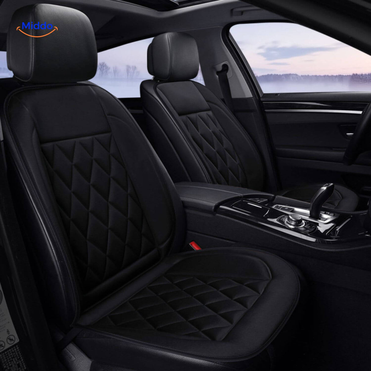 coussin chauffant siège auto monté dans l'habitacle d'une voiture au style sportif