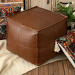 coussin tatami en cuir dans un intérieur rustique, texture naturelle et design authentique