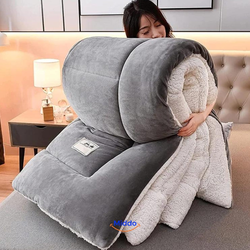 couverture pondérée en laine veloutée coloris gris, présentée enroulée — 2,5 à 4 kg