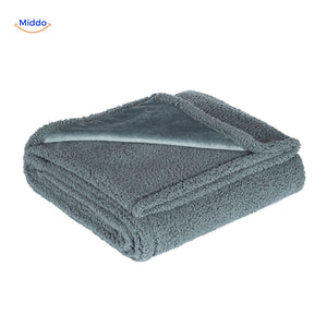 couverture imperméable en velours coloris gris, protection discrète et élégante pour canapé