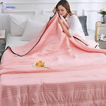 couverture rafraîchissante légère coloris rose clair, confort estival tout en douceur