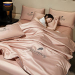 couverture rafraîchissante en coloris rose, douce et légère pour un sommeil confortable en été