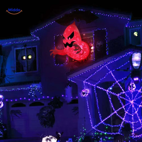 maison décorée avec des lampes halloween créant une atmosphère festive et effrayante