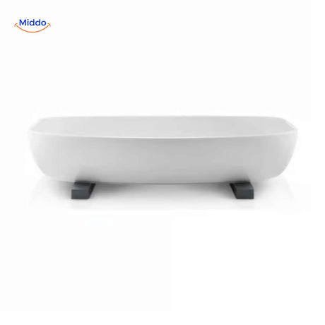 dessous de verre minimaliste sous un plat en céramique moderne pour une table épurée
