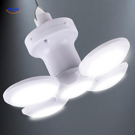 lampe LED d'extérieur économe en énergie grâce à sa recharge solaire et USB