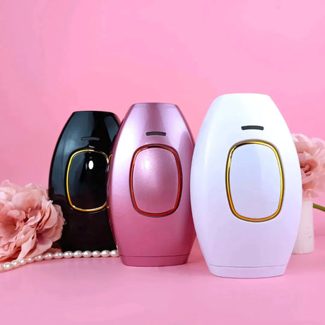 épilateur IPL disponible en trois coloris : noir, rose et blanc côte à côte