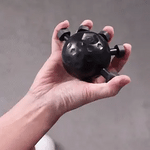 exercices de doigts avec balle de massage pour developper la force de la main