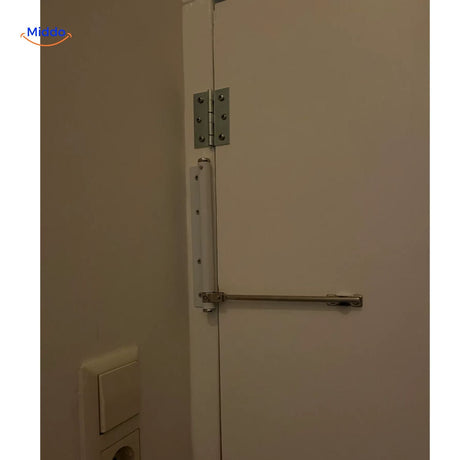 étapes d'installation du ferme-porte blanc, montage simple et rapide sur n'importe quelle porte