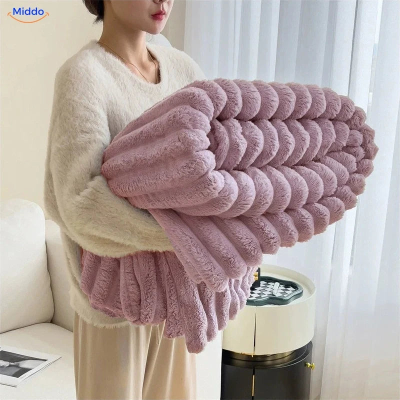 Couverture Fluffina violette en peluche à côtes douces