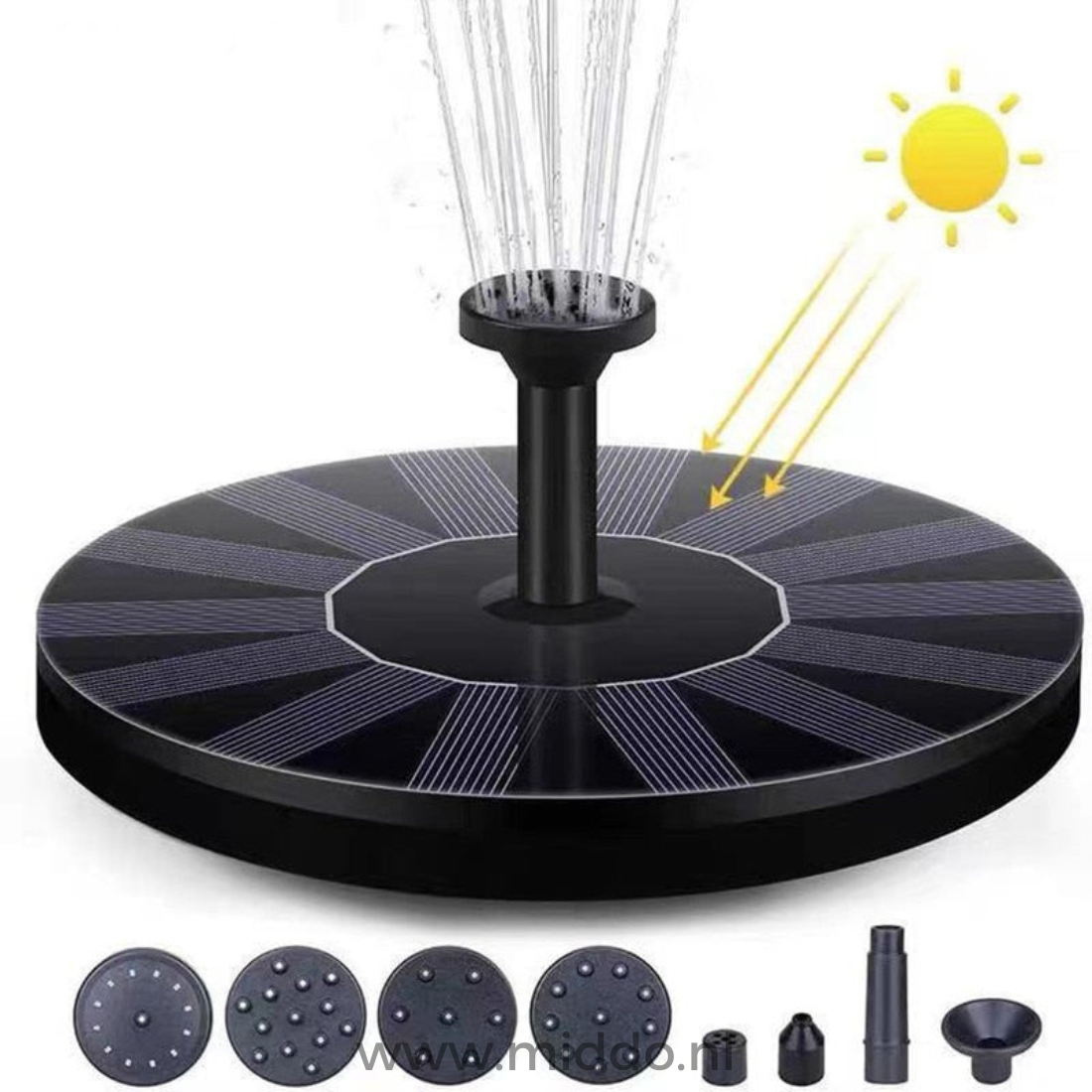 fontaine solaire présentée avec ses têtes d'arrosage interchangeables et le panneau solaire