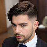 jeune homme avec côtés courts et dessus long coiffé avec le gel 2 en 1, vue de côté