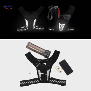 gilet running réfléchissant présenté avec ses accessoires et équipements inclus
