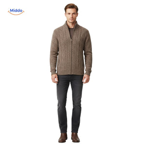 gilet tricoté homme silhouette entière sur modèle, coloris marron