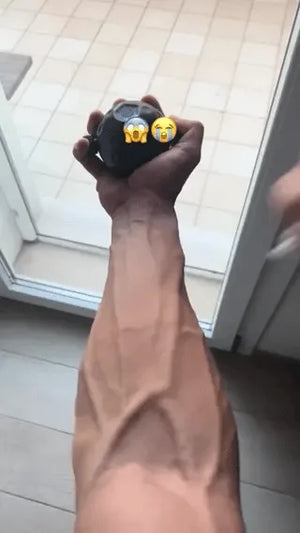 entrainement intensif de la force des mains avec balle de massage GripFlex