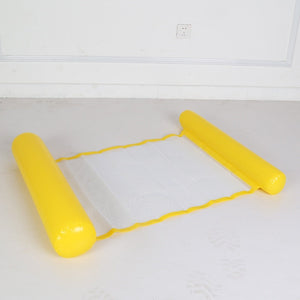 hamac gonflable aquatique en coloris jaune flottant dans une piscine