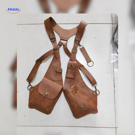 holster épaule steampunk en cuir beige clair, présentation en studio
