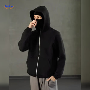 sweat à capuche gris foncé porté avec style, look automne décontracté unisexe coton