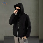 sweat à capuche gris foncé porté avec style, look automne décontracté unisexe coton