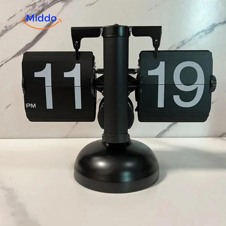 horloge flip vintage entièrement noire, vue d'ensemble du boîtier et des lames