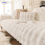 housse de canapé blanche avec set de coussins assortis pour un intérieur épuré