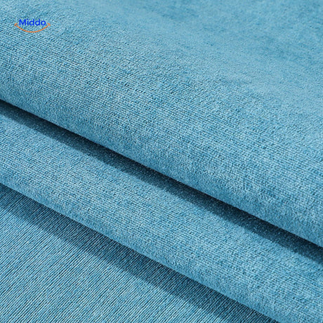 gros plan du tissu chenille bleu de la housse de canapé, texture veloutée