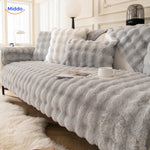 housse de protection grise avec coussins assortis installés sur un canapé
