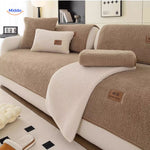 housse canapé douce effet laine coloris beige avec plaid blanc, vue de côté