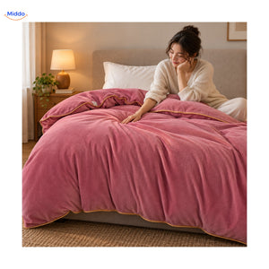Housse de couette en peluche : vieux rose sur le lit