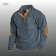 Pull IndieWear en velours côtelé bleu gris, avec patte de boutonnage et coudières marron.