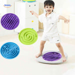 jeu d'equilibre enfant avec disques labyrinthe remplacables pour entrainer la coordination