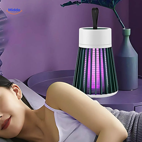 lampe anti-moustiques USB instazap en situation dans une chambre à coucher