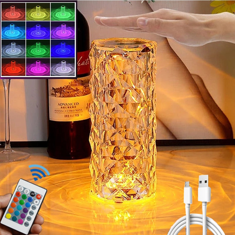 lampe cristal affichant 16 couleurs personnalisables grâce à la technologie 3D intégrée