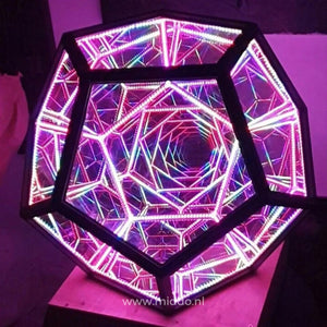gros plan sur l'infinity light avec effets lumineux roses, ambiance douce et décorative