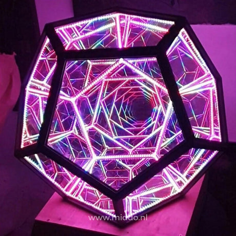 gros plan sur l'infinity light avec effets lumineux roses, ambiance douce et décorative