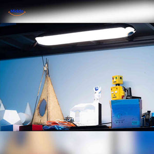 lampe LED tube gonflable utilisée comme éclairage d'atelier ou de présentoir d'étagère