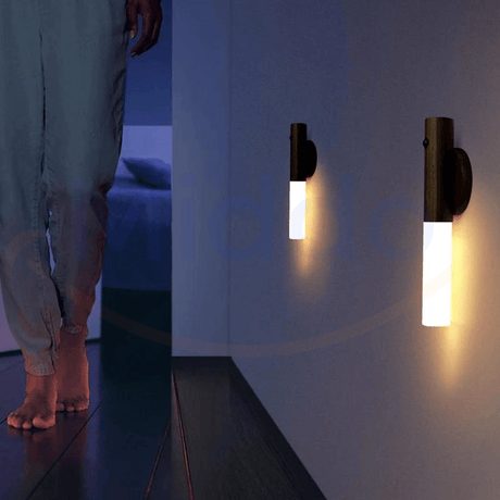 lampe led à capteur de mouvement installée dans un couloir pour un éclairage de sécurité automatique