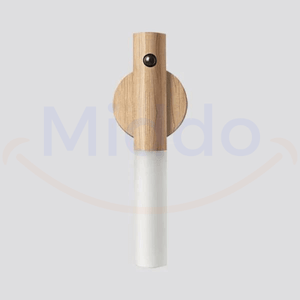 lampe led à capteur présentée sur un fond naturel pour un rendu lifestyle