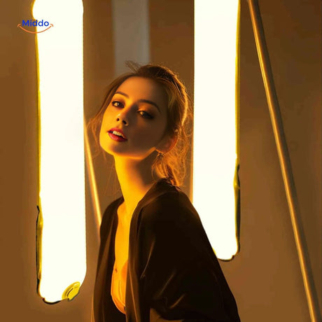lampe LED tube gonflable diffusant une lumière chaude dorée pour la photographie