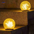 lampe solaire illuminant un escalier extérieur avec une douce lueur led chaude