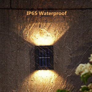 lampe solaire extérieure certifiée IP65 allumée sous la pluie, étanche et résistante aux intempéries