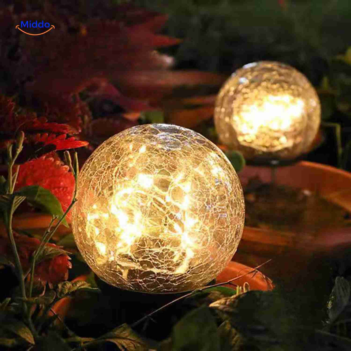 lampe solaire led décorative insérée dans un pot de fleurs extérieur