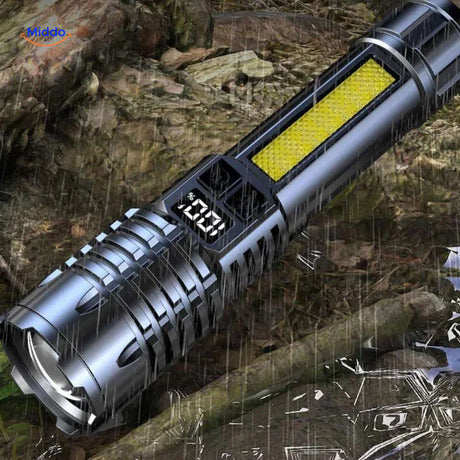 lampe torche led étanche avec écran indicateur, conçue pour une utilisation en extérieur