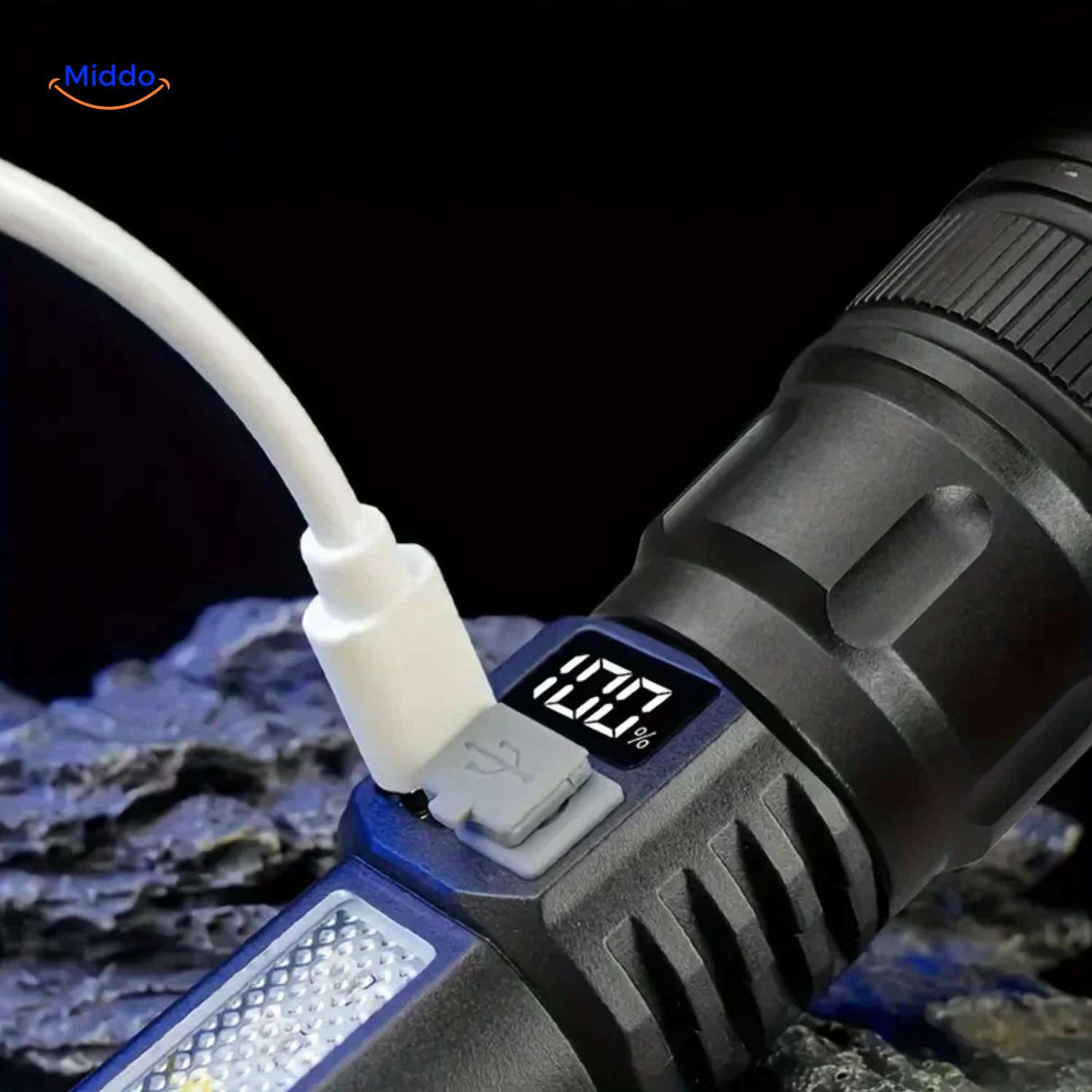 lampe torche led rechargeable via usb avec écran indicateur de charge intégré