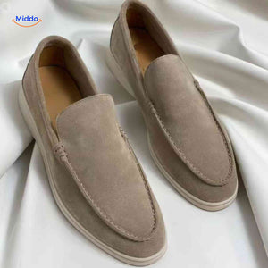loafers classiques en suède taupe, confort et style pour l'homme moderne