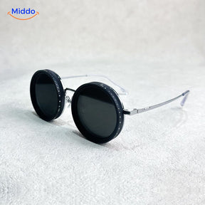 lunettes de soleil rondes coloris noir, monture légère, style vintage moderne