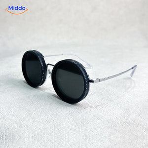 lunettes de soleil rondes coloris noir, monture légère, style vintage moderne