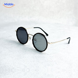 lunettes de soleil rondes à monture dorée, reflets chauds, style rétro chic