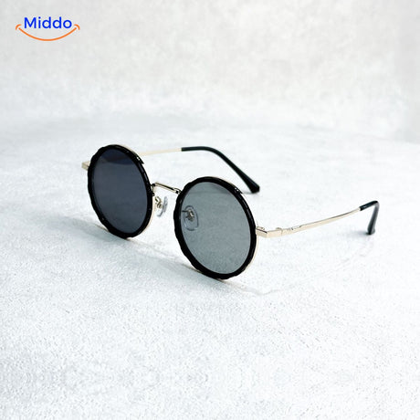 lunettes de soleil rondes à monture dorée, reflets chauds, style rétro chic